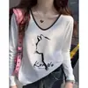 Camiseta de algodão puro com blocos de cor e mangas compridas, nova coleção de outono para mulheres, gola V, caimento justo, versátil, estampa floral leve, cor cinza