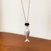 Collar de cuentas de pez plateado estilo coreano para mujer, lujo ligero con un toque de alta gama, accesorio de cadena para clavícula de acero de titanio con diseño de nicho