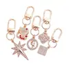 Lujo Ligero Chapado en Oro Charms Completos de Diamante Cierre de Langosta Forma D Colgante Triangular Redondo Accesorios para Llaves Fábrica de Origen Venta al por Mayor