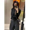 Hermosa camiseta básica de punto de manga larga de color sólido estilo coreano para mujer, otoño e invierno, con un diseño único, top adelgazante y que ajusta la cintura