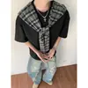 Estilo Coreano Verão Design de Nicho Contrasting Falso Duas Peças Camiseta com Xadrez e Gola Cachecol Manga Curta Marca Tendência Tops para Homens e Mulheres