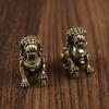 Um par de leão criativo latão mesa de chá desktop chá pet ornamentos cobre produtos cobre hortênsia leão ornamentos cobre puro