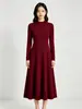 Vestido de punto estilo coreano para mujer, cuello redondo, ajustado, línea A, colección otoño/invierno 2026, elegante, versátil y adelgazante, vestido suéter largo