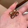 Aretes Cuadrados de Perlas y Tachuelas con Estampado de Leopardo Retro para Mujer Ambiente Otoño Invierno Lujo Ligero Temperamento Versátil Exquisitos Pendientes Venta al por Mayor