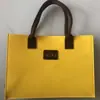 Mochila Escolar Simples, Bolsa de Mão de Feltro Colorida, Bolsa de Ombro Portátil de Grande Capacidade com Letra Contrastante, Sacola de Compras