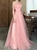 Vestido de novia ligero en organza rosa, sin hombros, estilo nicho de alta gama, sesión de fotos de pareja temática de estudio, vestido elegante para exteriores