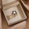 Fivela de Lenço de Seda Camélia para Mulheres, Acessório Versátil e Simples, Argola de Duplo Uso para Cantos de Lenços e Roupas, Design de Nicho, Moderno e de Alta Qualidade