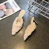 Elegantes sapatos de salto alto com bico fino e pelo para mulheres, adequados para outono e inverno, novo estilo de moda 2026 com saltos finos e um design sofisticado