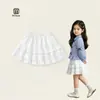 Falda corta blanca de volantes estilo coreano 2026 para niñas, con dobladillo fruncido, versátil falda corta de línea A, ropa de verano para niños