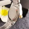 Reloj plateado de hombre moderno con números romanos verdes retro, diseño de correa de acero, función de calendario, reloj de pulsera para hombre, modelo de hombre moderno para negocios