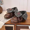 Novos Sapatos de Couro Marrom para Meninas Outono 2026 com Acabamento Floral, Botinhas Estilo Vintage, Botas Martin da Moda para Meninas
