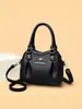 Bolsa Transversal Feminina 2026 Nova Bolsa de Mão em Couro Macio Bolsa de Ombro Simples Versátil para Mães de Meia-Idade Comércio Exterior Transfronteiriço