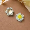 Primavera y Verano Pastoral Color de Contraste Flor de Margarita Tridimensional DIY Pendientes Tejidos a Mano con Cuentas Accesorios de Flor para Zapatos de Clip Laterales para Mujer