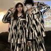 Pijama Wholesale Transfronterizo para Pareja Hombres y Mujeres Otoño e Invierno Terciopelo de Coral de Gama Alta Rayas Negras y Grises Espesos Cálidos Conjunto de Ropa para el Hogar