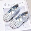Sapatos de Cristal para Meninas 2026 Outono Novo Estilo Strass Totalmente Strass Vazado Sapatos de Princesa Crianças Pequenas e Grandes Bico Baixo Moda Sapatos de Couro para Crianças