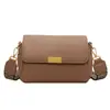 Bolso pequeño cuadrado retro muy elegante para mujer, nuevo modelo de otoño 2026, bolso cruzado sencillo con correa ancha al hombro, bolso de hombro moderno y único