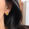 Aretes Dorados Calados de Nudo Concéntrico para Mujer, Diseño de Nicho de Lujo Ligero, Elegantes Aretes Estilo Año Nuevo, Tendencia al por Mayor para Transmisiones en Vivo de Celebridades de Internet