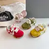 Zapatillas de entrenamiento Adidas para niños estilo coreano con bloques de color, nueva colección otoño 2026, zapatillas deportivas ligeras para niños, zapatillas casuales para niñas