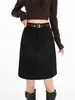 Falda midi retro de estilo francés en color marrón para mujer, nueva colección otoño/invierno 2026, de cintura alta, adelgazante y anti-exposición, falda corta ajustada al cuerpo A13576
