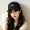 Nueva Gorra de Béisbol Versátil de Verano con Bordado de Letras y Parte Superior Suave, Transpirable para Exteriores, Gorra tipo Pico para Adelgazar el Rostro, Sombrero de Protección Solar