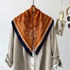 Bufanda de Seda con Hebilla Magnética para Mujer, Pañuelo Cuadrado, Bufanda con Colgante Perezoso, Protector de Cuello de Moda de Lujo Ligero, Bufanda Versátil de Moda para Viajes
