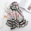 Novo Lenço de Seda Estampado Xadrez Primavera e Verão para Mulheres, Toalha de Praia Fina para o Litoral, Xale Longo Europeu e Americano, Seda de Hangzhou