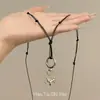 Llavero Ins Pony Estilo Coreano Colgante con Cordón de Cuero Collar para Mujeres, Diseño de Nicho con Sensación de Alta Gama, Cadena para Suéter Accesorio de Cuello