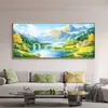Pintura de Paisagem para Decoração de Parede de Sala de Estar, uma Peça Tradicional e Consagrada pelo Tempo, com uma Cordilheira como Fundo para a Parede do Sofá