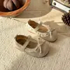 Sapatilhas de Renda Estilo Pastoral para Meninas 2026 Nova Coleção Primavera Retro com Solado Macio e Recorte Baixo Loafers de Tecido Princesa