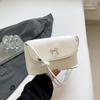 2025 Nova Chegada Linda Elegante Moda Axila Pequena Bolsa Quadrada Casual Bolsa Feminina Simples Axila Portátil Elegante Bolsa de Ombro