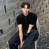 MYQ Estilo Ligeramente Maduro Cuello Henley Tejido Manga Corta Hombre Verano Delgado Transpirable Camiseta Corta Estilo Coreano Atuendo con Estilo de Esposo