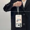 Adecuado para fundas de teléfono Apple 18 Pro Max y iPhone 18 Pro, con un cordón, un diseño nuevo y simple, y un patrón de lunares con la ilustración de un perrito.