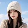 Novo chapéu de lã simples, elegante e versátil para o inverno, chapéu de tricô à prova de vento, quente e confortável para atividades ao ar livre, com proteção para as orelhas