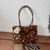 Bolsa tote de bolinhas estilo coreano para mulheres, nova coleção 2026, grande capacidade, bolsa de ombro versátil, adequada para o trabalho, bolsa de mão fashion e bolsa de ombro estilosa