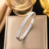 Pulseiras Europeias e Americanas de Aço Titânio para Mulheres, Meninas de Nicho de Luxo, Pulseiras de Aço Inoxidável Cravejadas com Diamantes para Mulheres, Atacado