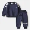 Conjunto Infantil al por Mayor 2026 Otoño Invierno Nuevo Sudadera Gruesa con Forro de Felpa y Pantalones para Niños Conjunto de Dos Piezas para Bebé Dropshipping