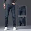 Jeans de alta gama para hombre, pantalones rectos holgados de moda de verano, pantalones elásticos finos de verano para hombre 2026