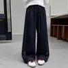 Calça Jeans Feminina Primavera e Outono 2026 Novo Estilo Casual para Menina Estilo Esportivo Crianças de Tamanho Médio e Grande Calça de Perna Reta Embossada Tendência Transfronteiriça