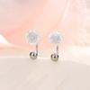 Aretes de Flor Rosa Frescos para Mujer, Diseño Amigable para las Orejas, Diseño de Nicho, Estilo Bosque, Aretes de Tornillo de Flor Transparente