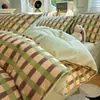 Nuevo juego de ropa de cama de cuatro piezas de grado A, 100% algodón, cepillado y engrosado, para uso doméstico, con un diseño simple y versátil