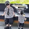 Conjunto de Verano para Niños 2026 Nuevo Estilo Coreano de Moda Camisa Infantil con Estampado de Leopardo Ropa de Verano Elegante sin Mangas para Niños