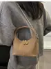 Bolso de Mujer de Alta Gama Retro con Textura de Lujo Ligero de Moda, Nuevo Diseño de Nicho Transfronterizo, Bolso de Mano Suave de PU para Salir