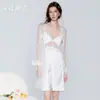 Deslumbrante Camisola de Cetim Pure Temptation com Decote em V Profundo e Bojo Embutido, Camisola Sexy com Robe de Renda, Conjunto Feminino P2722