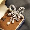 Nova Broche de Laço de Zircônia Micro-Incustada de Luxo, Broche de Franja de Pérola de Água Doce de Alta Qualidade para Mulheres, Alfinete de Casaco de Outono e Inverno