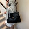 Bolso de Hombro Retro para Viajes de Mujer 2025 Nuevo Gran Capacidad Bolso Cruzado con Pañuelo de Seda Bolso de Cadena Bolso Tote Bolso de Mujer