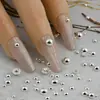 Lote Misto de 10.000 Mini Decorações para Nail Art Meia-Redondas Banhadas a Prata, Acessórios de Nail Art Pequenos Redondos com Fundo Plano de Yiwu