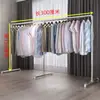Estante de Exhibición de Ropa para Balcón de Tubo de Acero de un Solo Poste para Puesto de Mercado Nocturno de Pie Tubería de Agua Galvanizada Ropa Simple al por Mayor