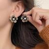 Brincos de Flor Stud Azul e Branco Super Brilhantes Estilo Francês com um Estilo Minimalista Único, Cor Gradiente Intrincada e Design Criativo