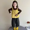 Conjunto de Tres Piezas de Pantalón y Suéter Estilo Coreano para Niñas Estilo Primavera/Otoño 2026 Nuevo Moda Infantil Conjunto Elegante para Niña Tendencia