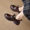 Populares zapatos de cuero para mujer estilo británico, nuevo modelo de otoño 2026, adecuados para combinar con faldas, mocasines de suela gruesa, zapatos de cordones versátiles para mujer